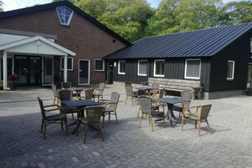 Het vernieuwde terras Huis in 't Veld